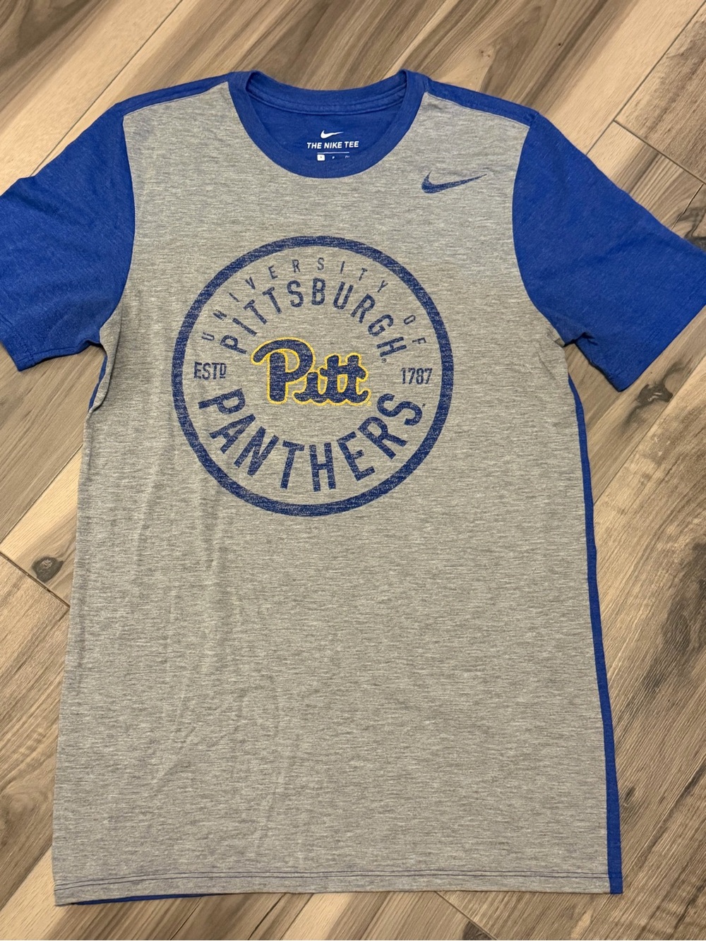 Nike Gray Pitt Panthers Tee with Royal Blue Sleeves & Logo Pittsburgh Medium M